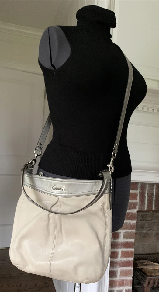 Bolso Bandolera COACH Ashley Cuero Boho Plateado Blanco Hombro Foto 2 de 4
