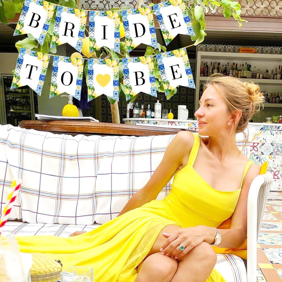 Decoraciones de ducha nupcial de limón Capri limón bandera de compromiso azulejos azules y... Foto 4 de 4