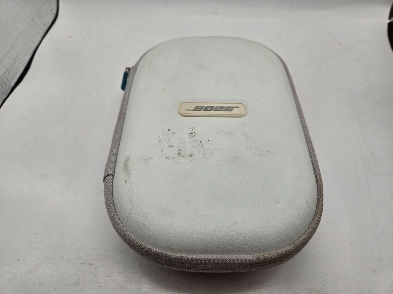 White Bose QC25 Headphones for Parts – See Notes for Details-image