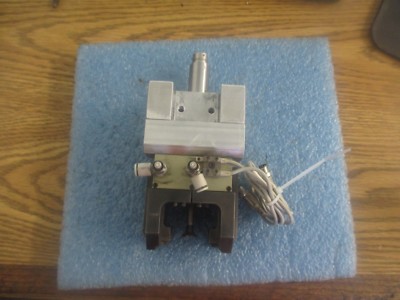 Destaco Modell: Rpl-2 Parallel Gripper mit Lucas B83v2-10-6pf1-m136 Tranducer 