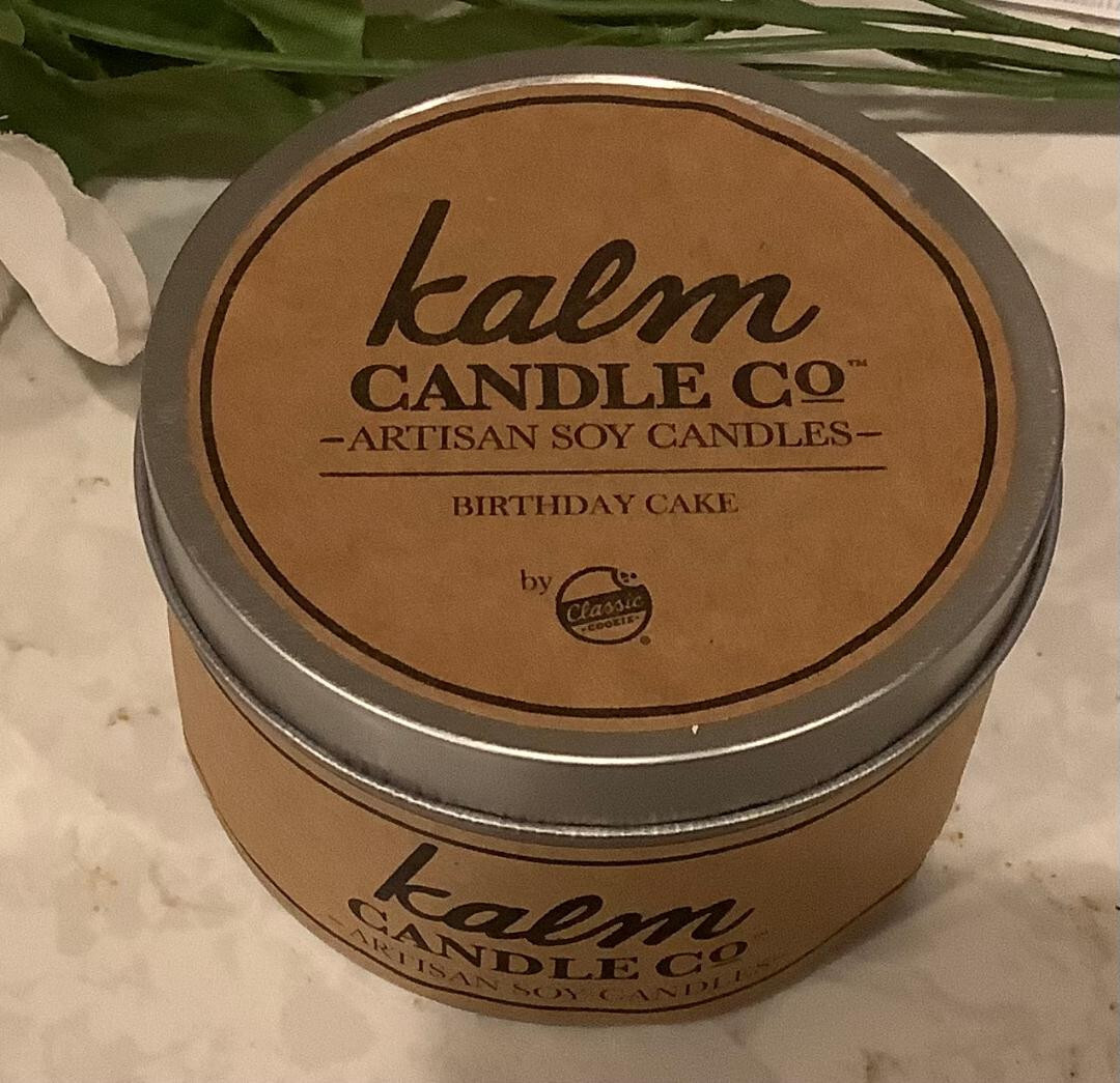 NEW KALM CANDLE CO ARTISAN SOY CANDLE IN BIRTHDAY CAKE 2 WICKS