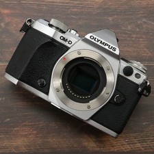 Olympus OM-D E-M5 Mark II Mirrorless Shuttercount 27078 [Eccellente + 2] #7294