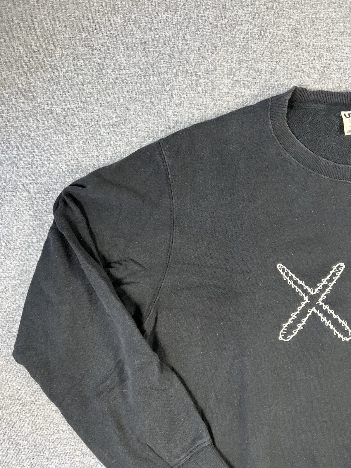 Uniqlo x Kaws Sesame Street Sweater Mens Large Black Street Wear Crew Neck thumbnail 4