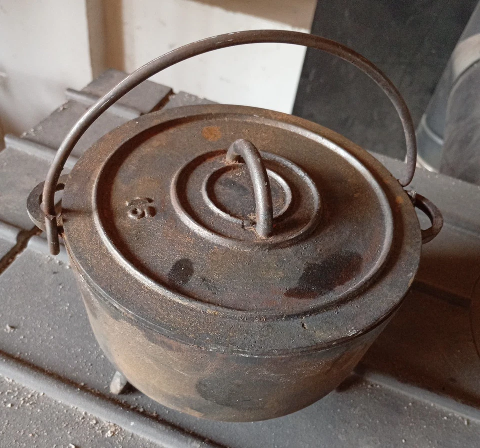 Petit Chaudron en Fonte Tripode pour cuisson sur Braises, Feu de Camp, Cheminée - Photo 4/4