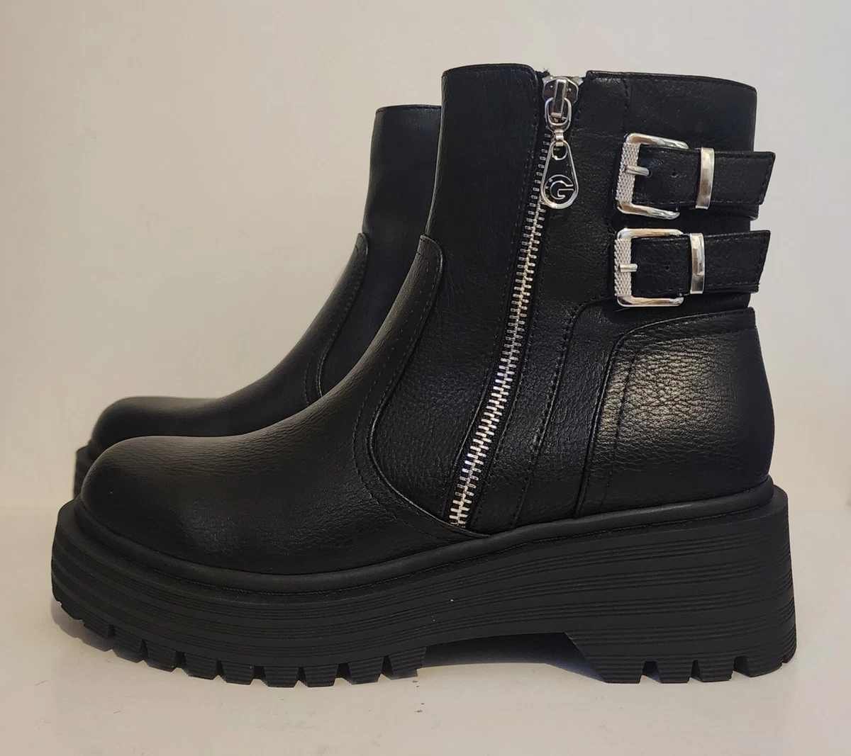 Bulky black cheap boots