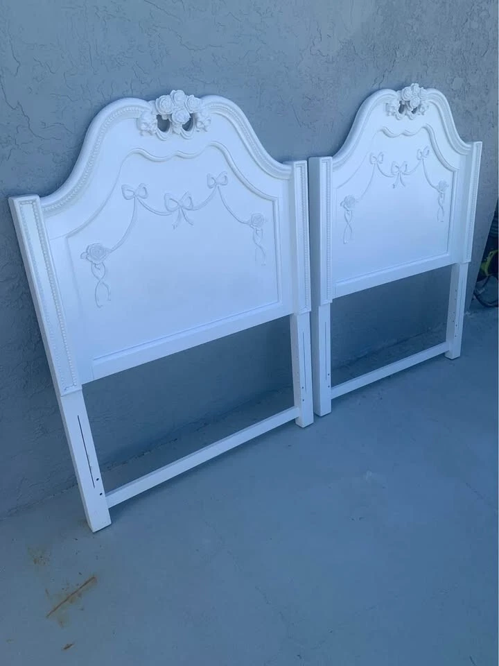 Juego de cabeceros dobles pintados en blanco para niñas Foto 2 de 4