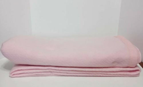 Manta vintage satinada talla 72" x 82" rosa suave invierno - Imagen 3 de 7