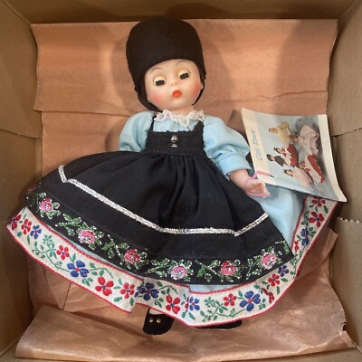 NWT Roumanie Madame Alexander International 586  8 '' 20 CM Romania Damaged Box