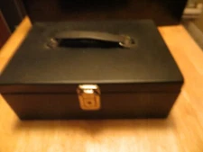 Metal Cash Box, 11-Inch Black, Money Tray and Key Lock, Ideal for Safe Storage