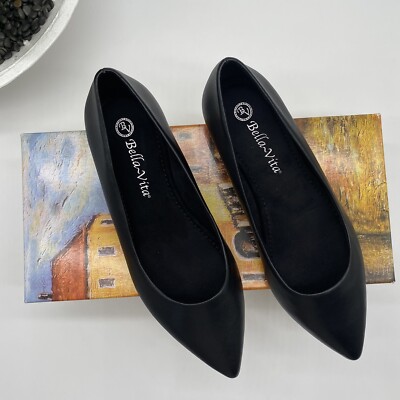 BELLA VITA Vivien Pointed-Toe Flats in black leather size 6M New in Box