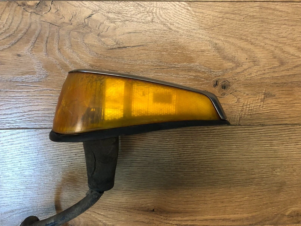 Volkswagen Beetle: 1970, 1971, 1972, 1973, 1974, 1975 - 1979, intermitente izquierdo Foto 4 de 4