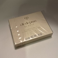 Cle de Peau Beaute Luminizing Face Enhancer R...