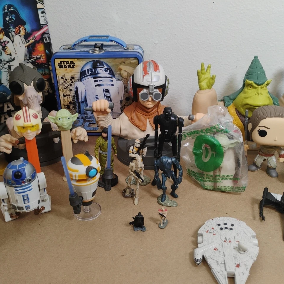 Star Wars Lote Mixto Figuras Juguetes Vehículos - Funko Pop, PEZ, Droides y Naves Foto 4 de 4