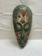 Ancien masque long lomboc en bois vert Indonésie fin XXème