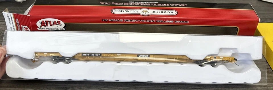 ATLAS HO RTR #20004106 89’ 4” Flat Car Large TTX Logo 601277 NIB - Image 3 of 3