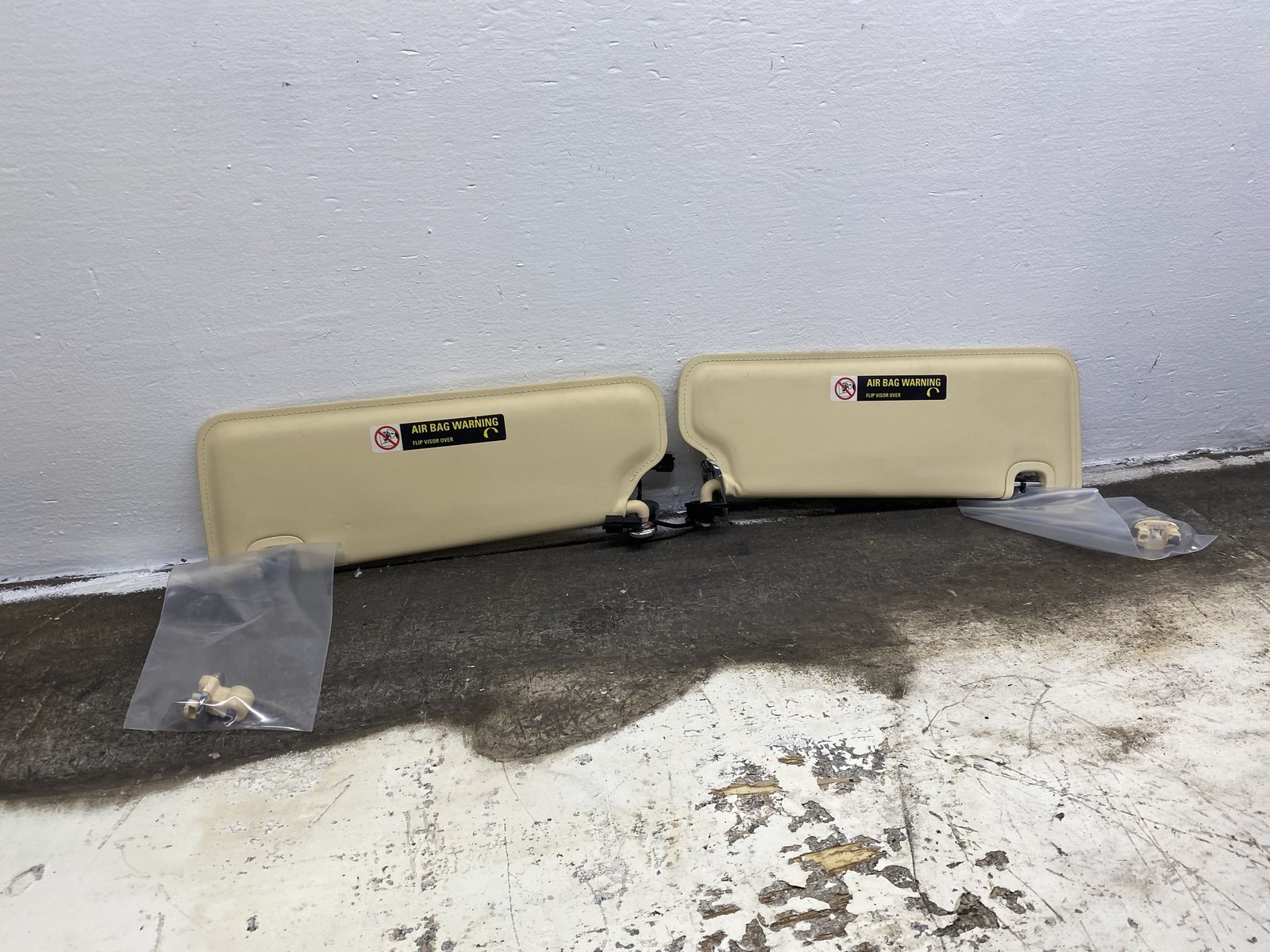 2010-2020 BENTLEY MULSANNE OEM FRONT LEFT RIGHT SUNVISOR SHADE BEIGE LEATHER