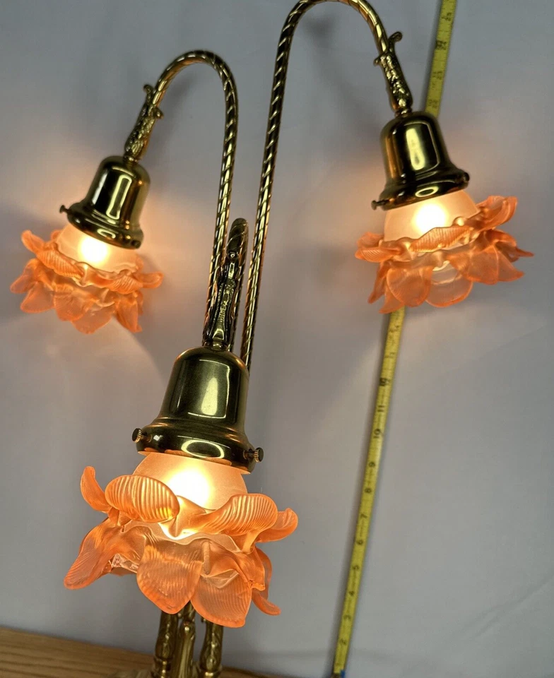 Lámpara de mesa de latón 3 tallos cuello de ganso rosa vidrio rosas estilo nuevo romance 24 pulgadas Foto 2 de 4