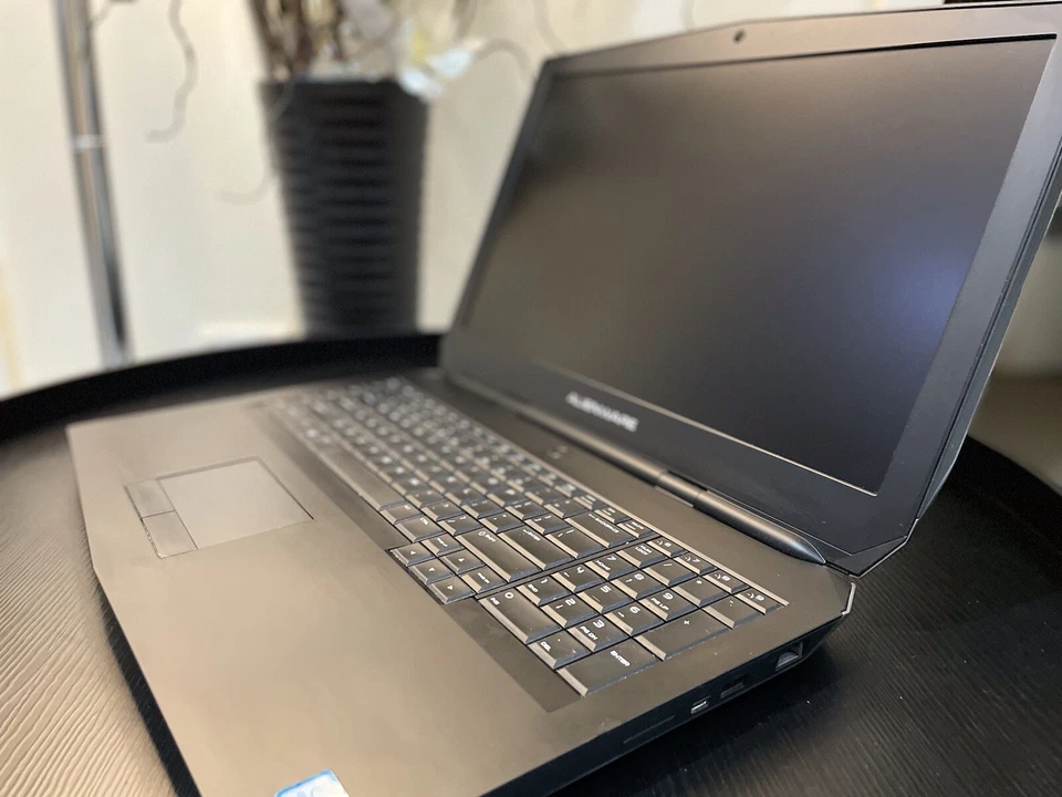 Gaming Laptop Alienware R3 6th Gen Intel Core i7 NVIDIA GeForce GTX 970 - Image 2 of 4