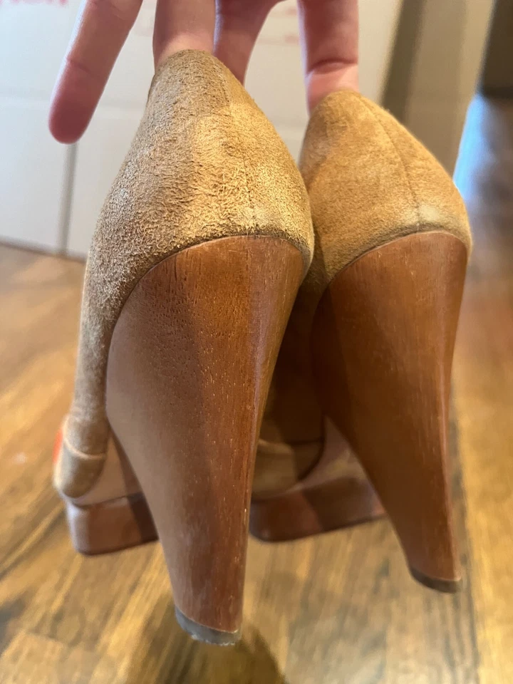 Zapatos de tacón BCBGMAZAZRIA de gamuza tostada y charol naranja con punta abierta talla 7,5 Foto 4 de 4