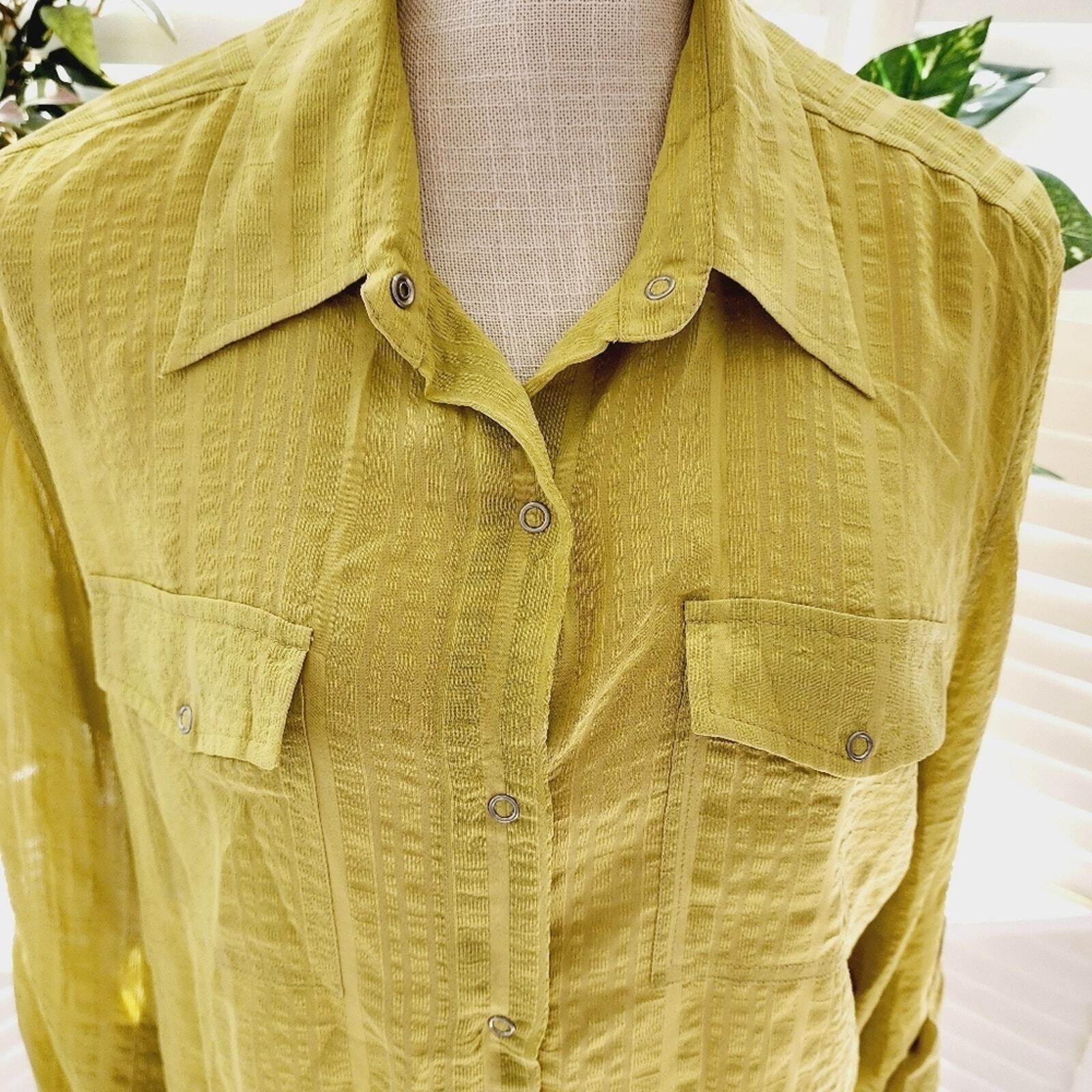CHICOS SILK GREEN BUTTON DOWN WITH POCKETS SIZE 2… - image 3