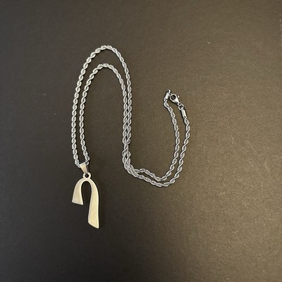 Ava Max Max Cut Necklace