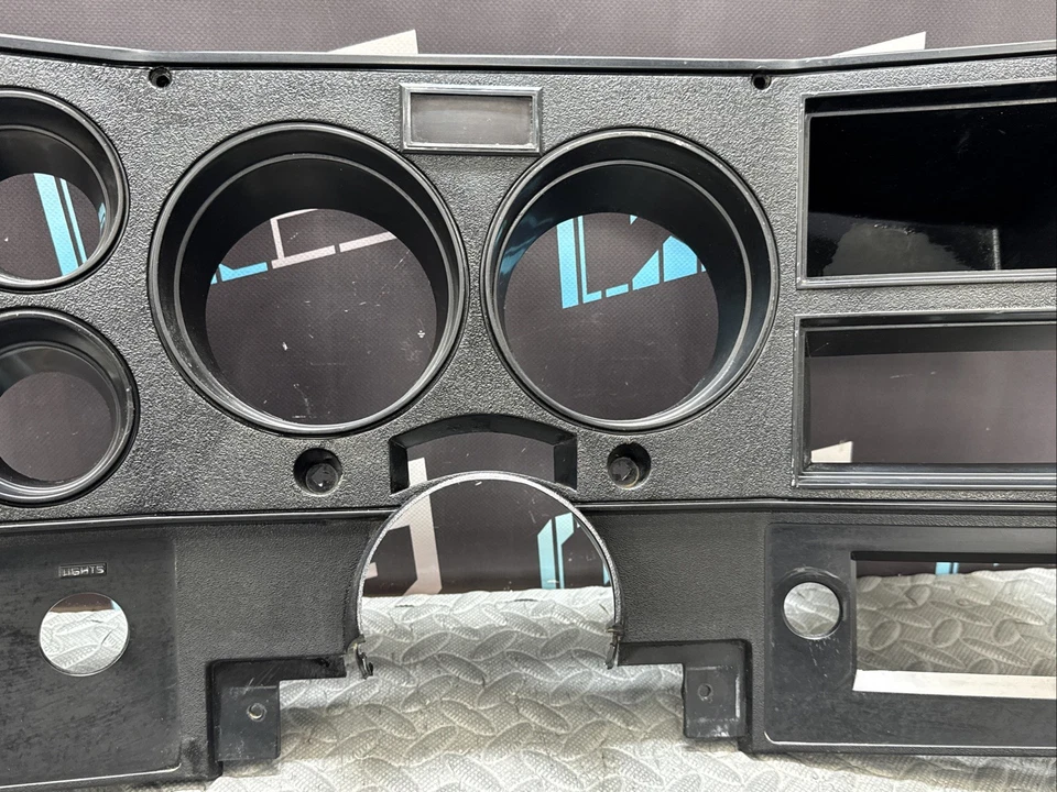 OEM 1973-1987 Chevy C10 1973-1991 Blazer Suburban GMC Cluster Bisel Tablero Borde Foto 3 de 4