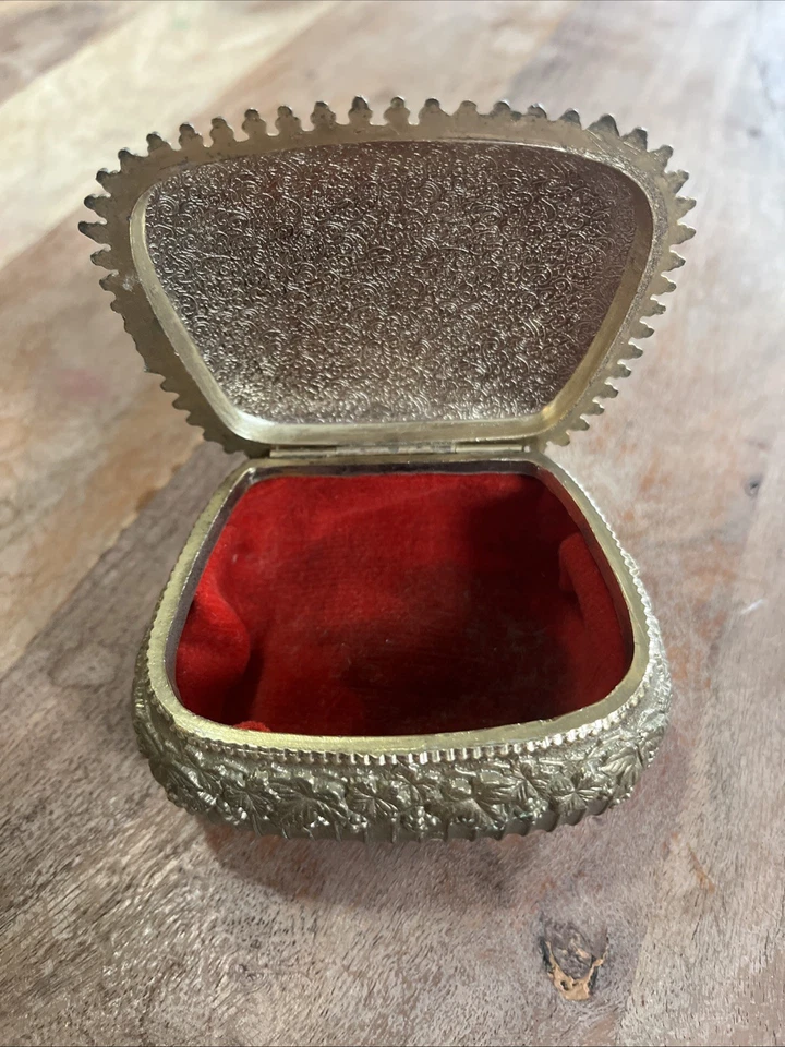 De colección Japón Joyero Baratija Tocador Anillo Tono Dorado Metal Blanco Acento Cabujón Foto 2 de 4