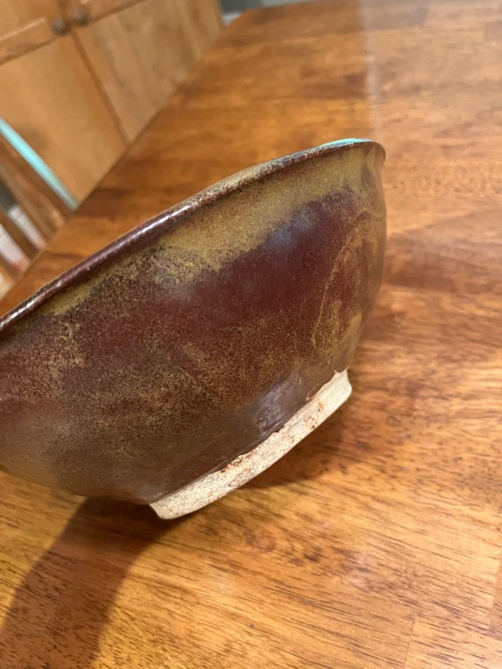 Cuenco de cerámica mediano rojo hecho a mano Foto 2 de 4