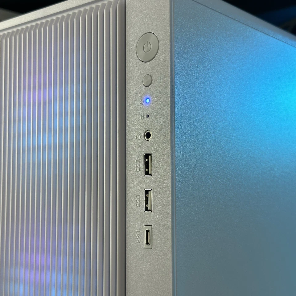 Custom White Gaming Desktop PC Intel i5 8gb 1TB + SSD- Nvidia Quadro k2000 2gb - Image 3 of 4