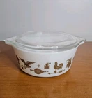 Vintage Pyrex Early American 1 1/2 Quart Round Covered Casserole Dish MINT