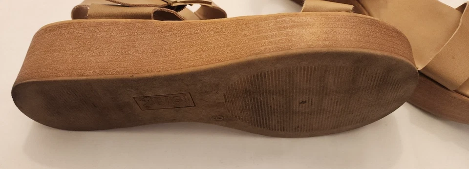 Lindas sandálias Brash - Tamanho 9 - Bronzeado - Wedge - Imagem 2 de 3