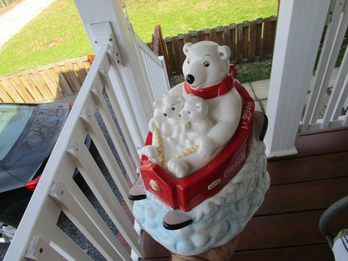 LOVELY~ Coke Coca Cola Cookie Jar Polar Bear Downhill Sledding By Gibson ~~NICE! - Photo 9 sur 12