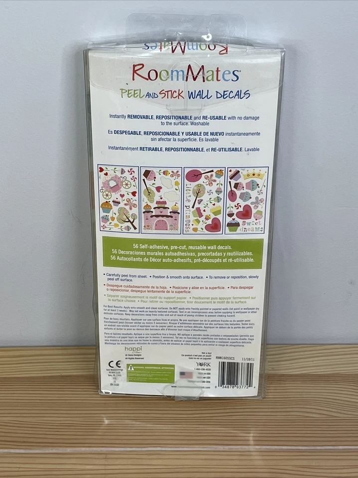 Juego de 56 calcomanías de pared RoomMates pelar y pegar Little Princess Foto 2 de 3