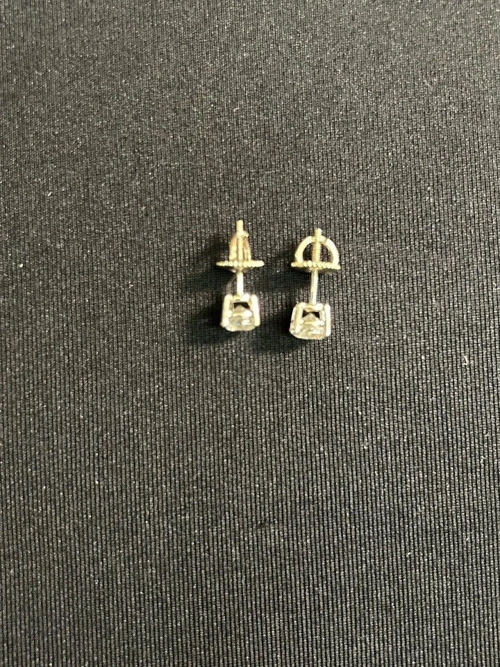 $11000 Par de aretes de diamantes naturales de oro blanco de 14K 1,30 CTW atornillados Foto 4 de 4