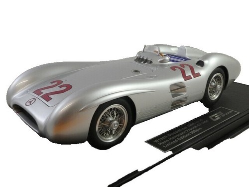 CMC M-137 1:18 MERCEDES-BENZ W196R STREAMLINER HANS HERRMANN