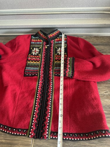 Giacca donna con cerniera intera foderata in lana rosso nordico design islandese 3X. Stravagante - Foto 6 di 10