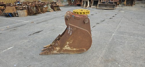 450mm Digging Bucket w/ 65mm Pins - Used - Price £550.00 + VAT @ 20% - C518 - Picture 4 of 8