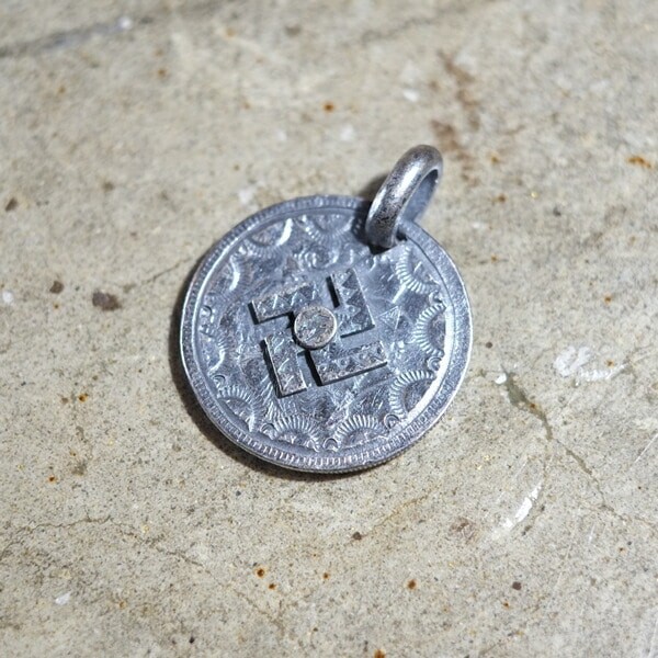 WESTRIDE x LARRY SMITH Birdhead Swastika Pendant Top Silver 925