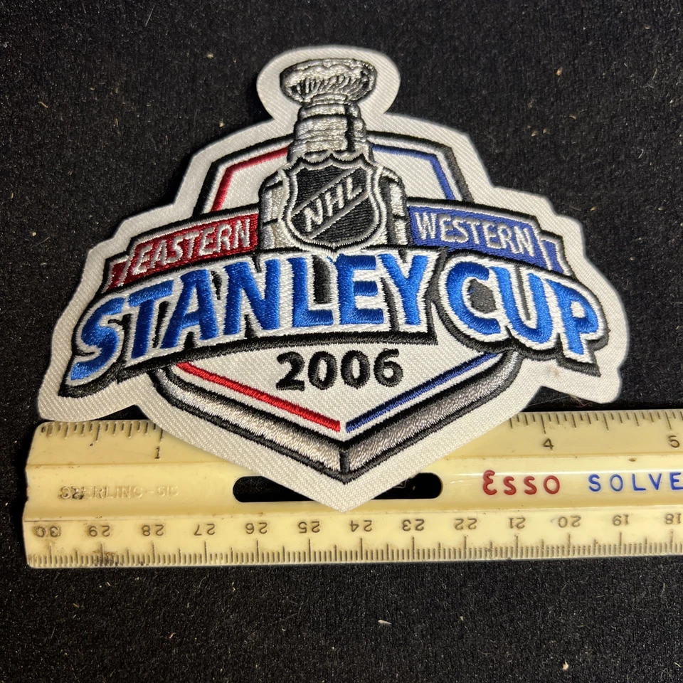 Parche de camiseta de la final de la Copa Stanley de la NHL Carolina Hurricanes Vs Edmonton Oilers Foto 3 de 4