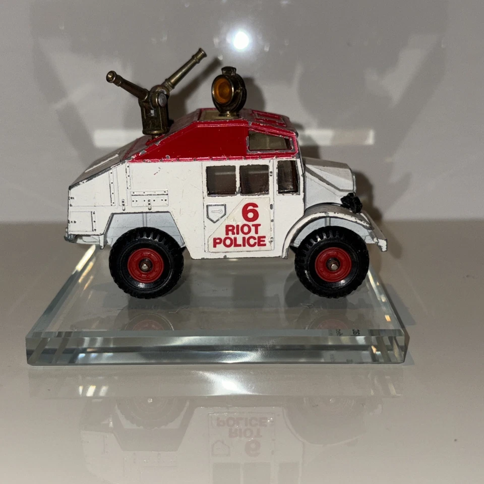 Corgi #422 Quad Tractor #6 Riot Police Truck w/2 Water Cannons, Die-cast Metal - Image 4 of 4