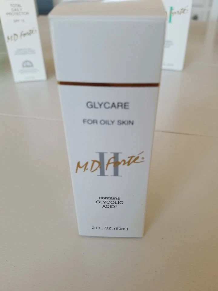 Protector diario total MD Forte GLYCARE PIEL GRASA II + MD Forte (descontinuado) Foto 3 de 4