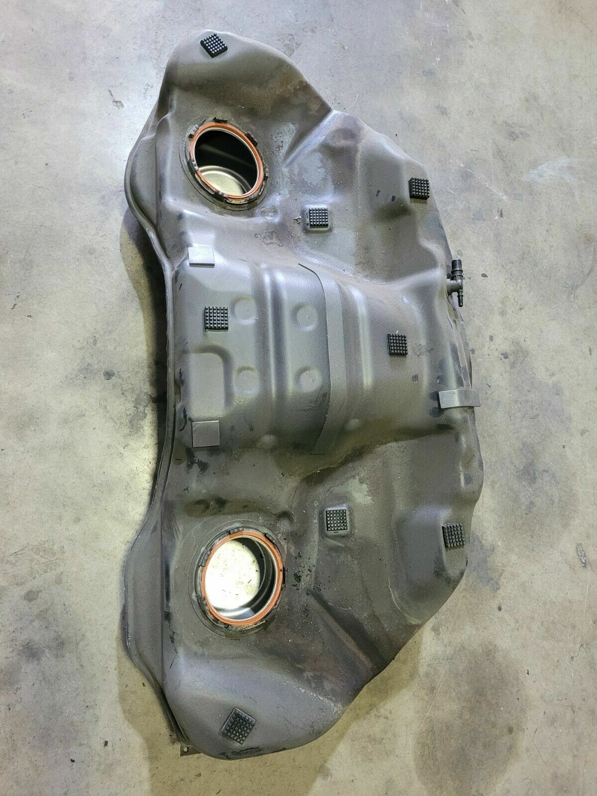14 Maserati Ghibli  M157 Fuel Gas Tank Housing Metal 6700032570