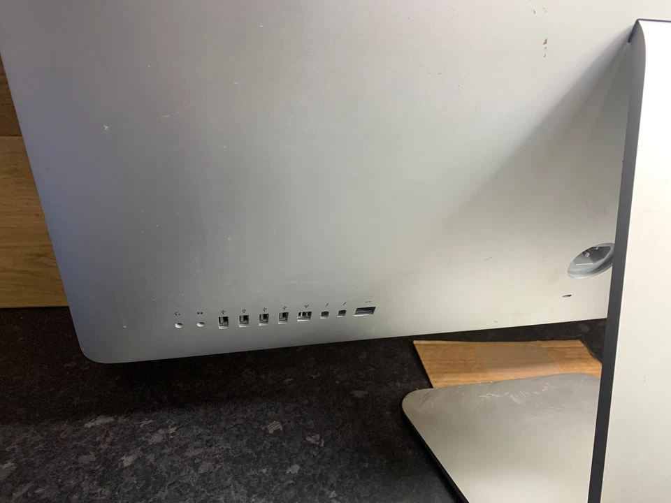 Apple iMac 27" Desktop 2011 Core i5 2.7GHz 4GB Ram 1TB Hdd - Cracked screen - Image 3 of 4