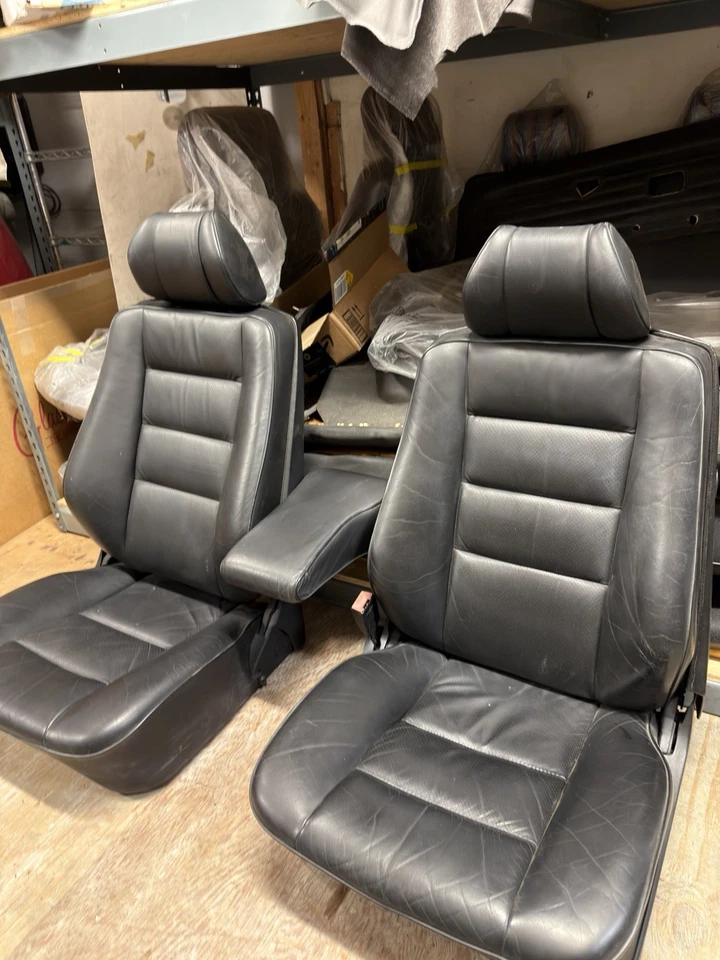 87 asientos Mercedes-Benz 500SEC (negro, gris, beige) Foto 3 de 4