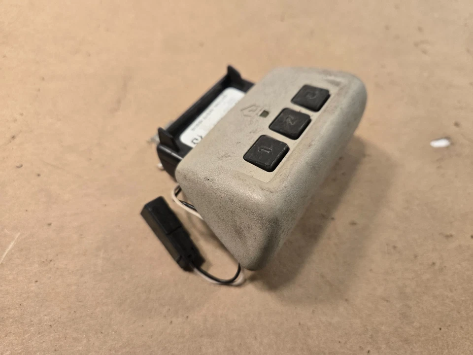 Transmisor de puerta de garaje Land Rover Discovery 2 Home Link OEM 082V94800 Foto 3 de 4