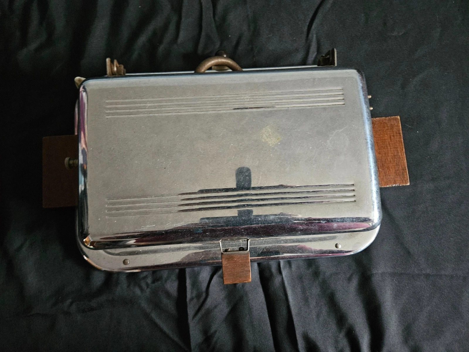 Vintage 1940's Sandwich Press with cord.