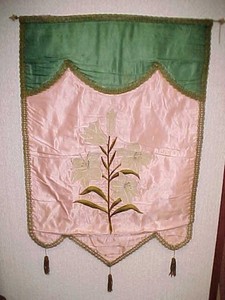 ANTIQUE IOOF ODD FELLOWS REBEKAH BANNER EMBROIDERED LILIES LILY 1890-1910's