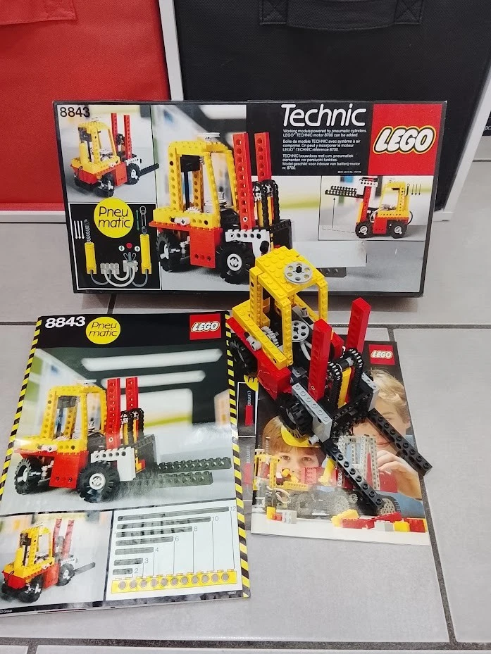 LEGO Technic 8843 Fork Lift Truck, photo 1 sur 5