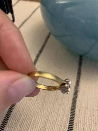 18 Carat Yellow Gold Princess Cut Diamond Engagement Ring - Picture 8 of 9