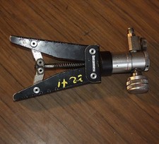 Beamex Model ??00V Hand-operated pressure calibration pump